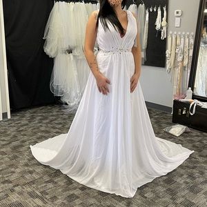 Wedding Dress NEW and never worn!